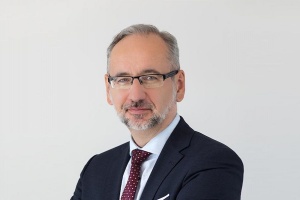 minister adam niedzielski